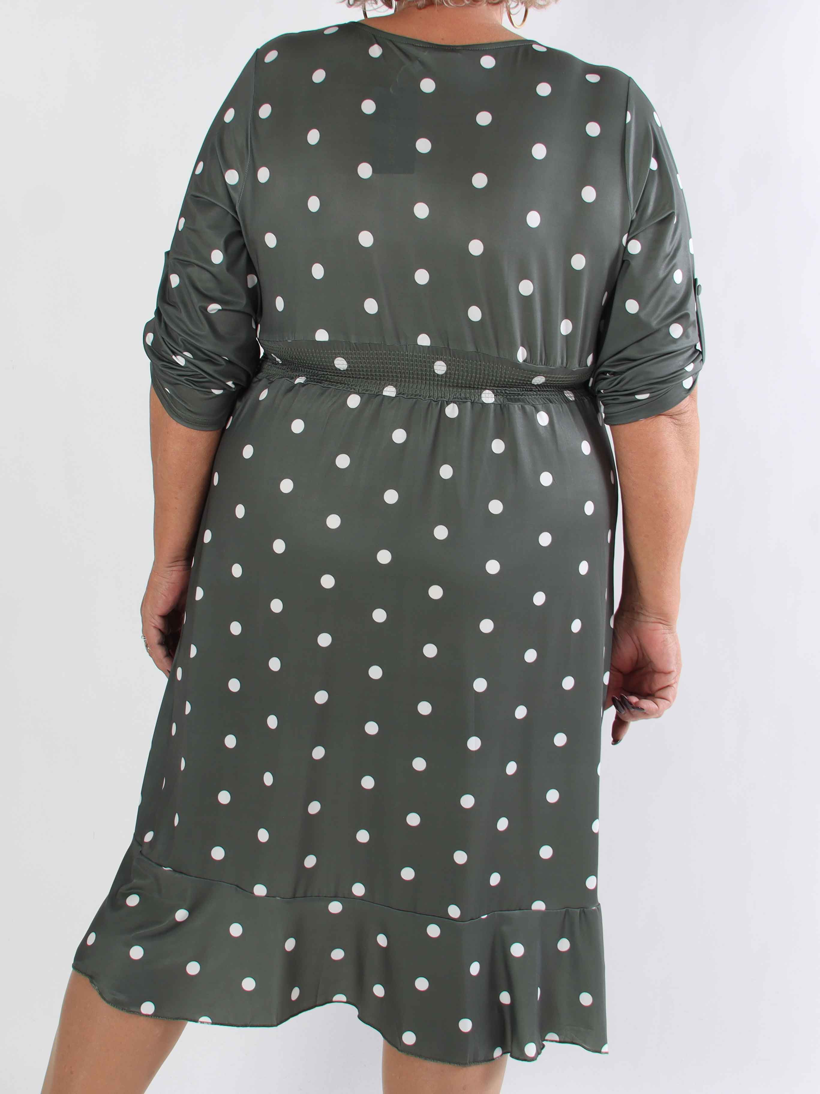 Savina Dot - Elastisk plus size kjole i slå-om-look med prikker